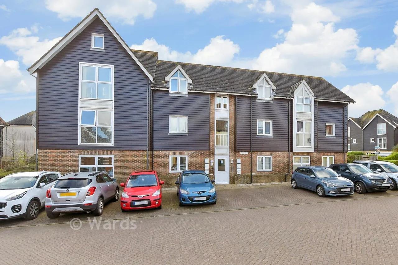 2 bed flat for sale, Paxton Avenue, Hawkinge, CT18