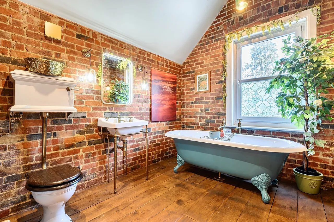 Ashfield Road, Midhurst, GU29, photo 3
