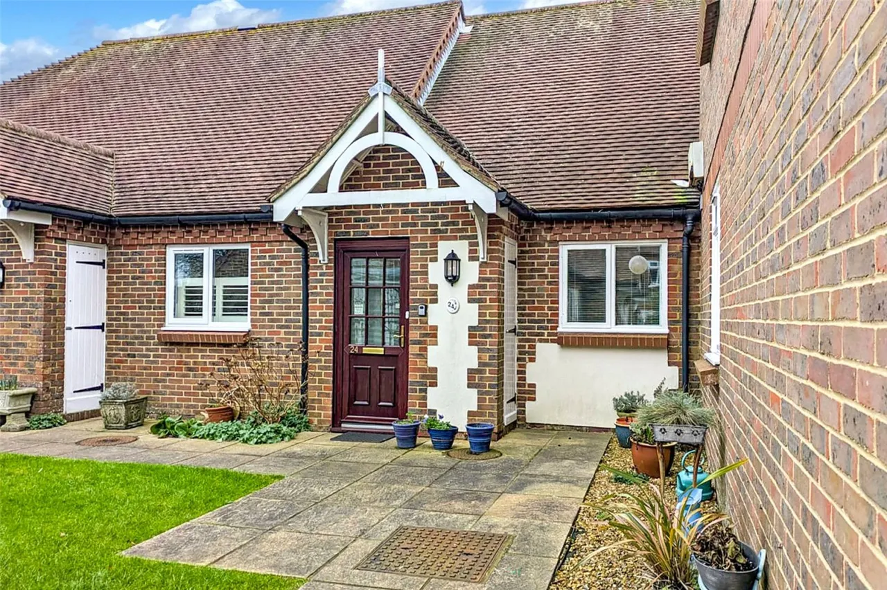 Angmering, BN16, photo 2