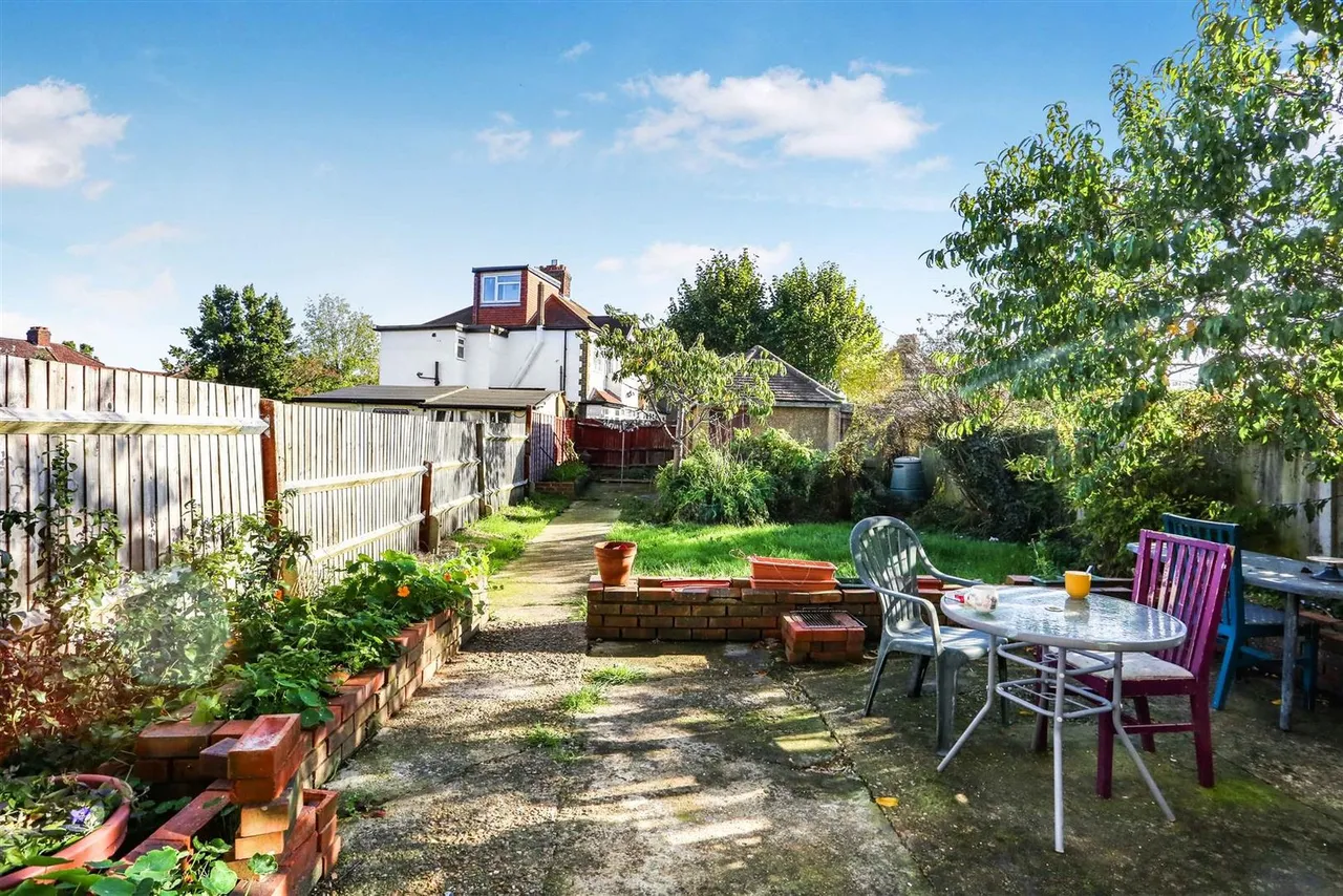 Abbotts Road, Cheam, SM3 9ST, photo 6