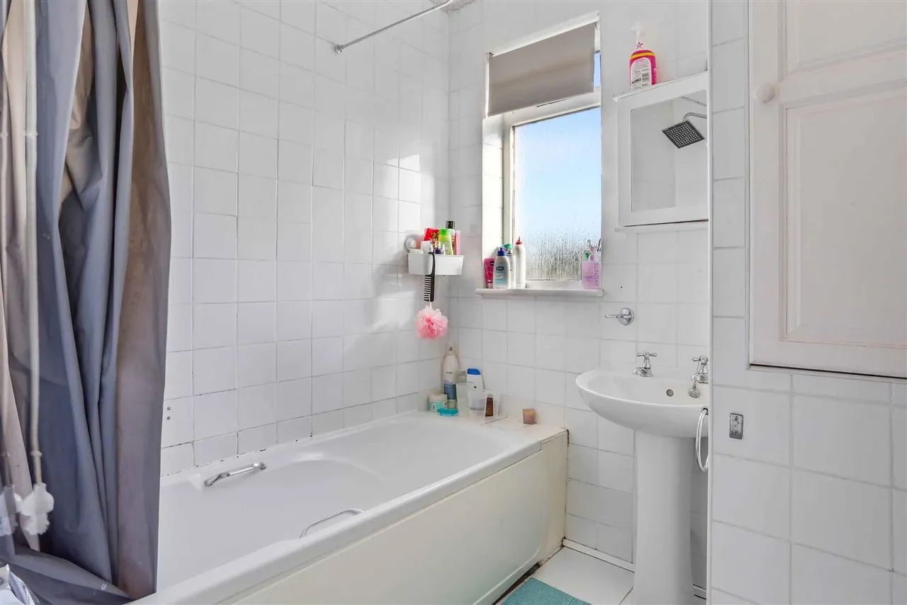 Abbotts Road, Cheam, SM3 9ST, photo 11