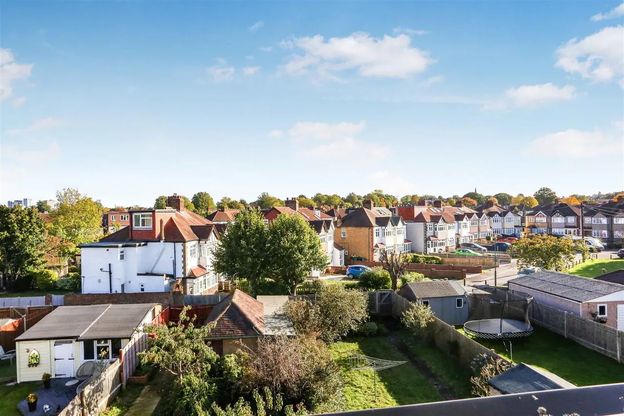 Abbotts Road, Cheam, SM3 9ST, photo 10