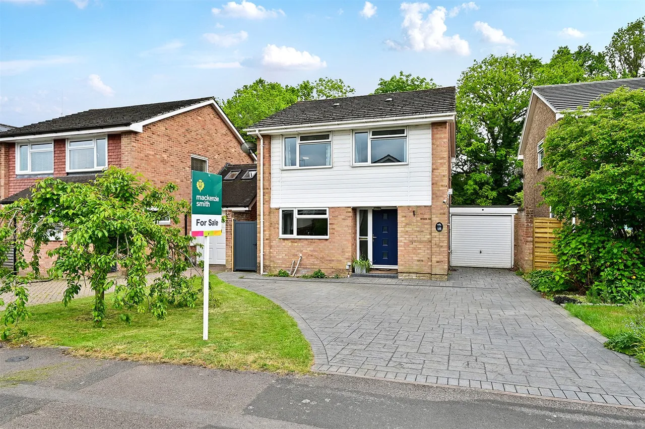 Bramshott Drive, Hook, Hampshire, RG27 9EY, photo 15
