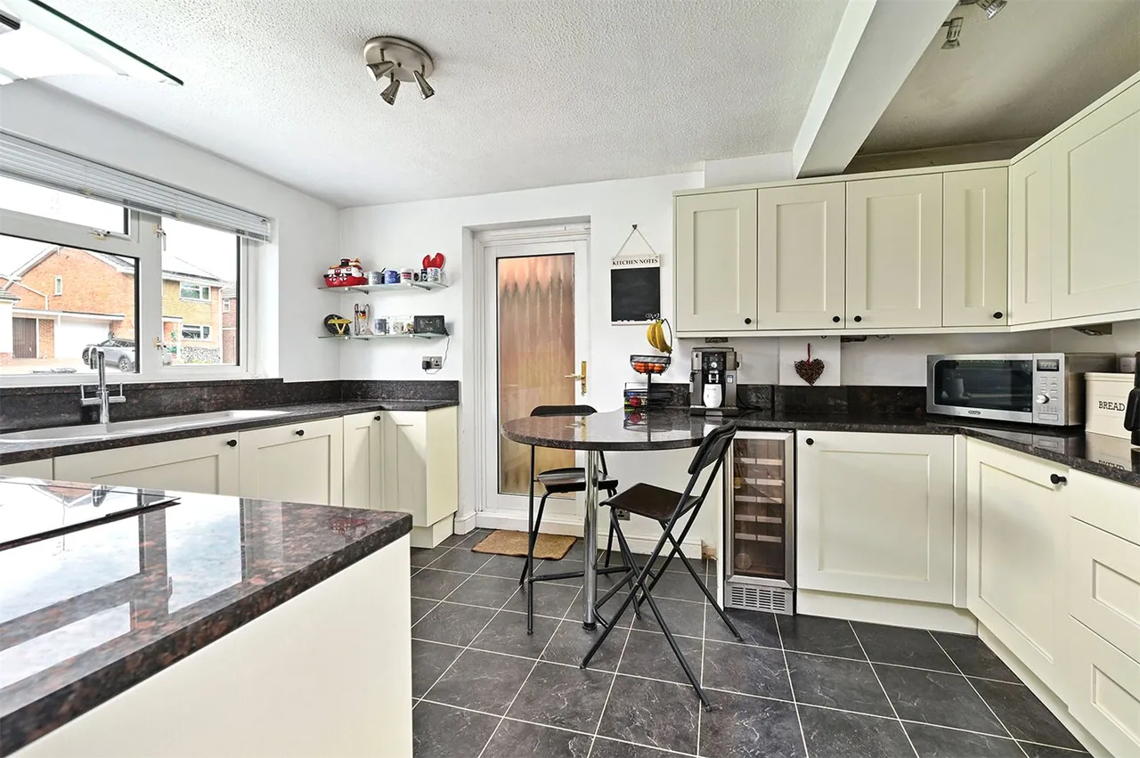 Bramshott Drive, Hook, Hampshire, RG27 9EY, photo 4