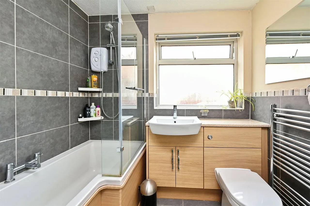Bramshott Drive, Hook, Hampshire, RG27 9EY, photo 7
