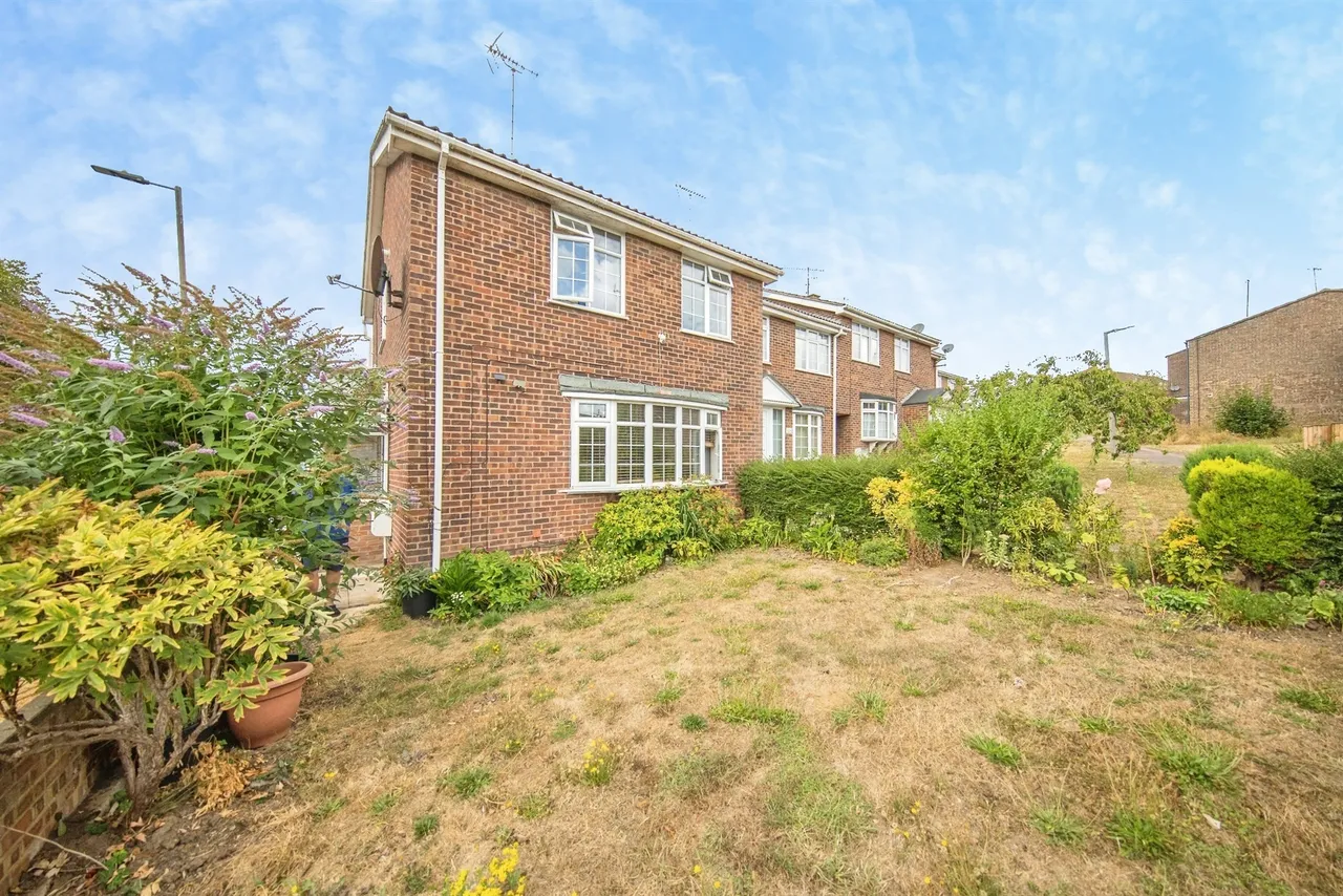 3 bed house for sale — Avon Way, COLCHESTER