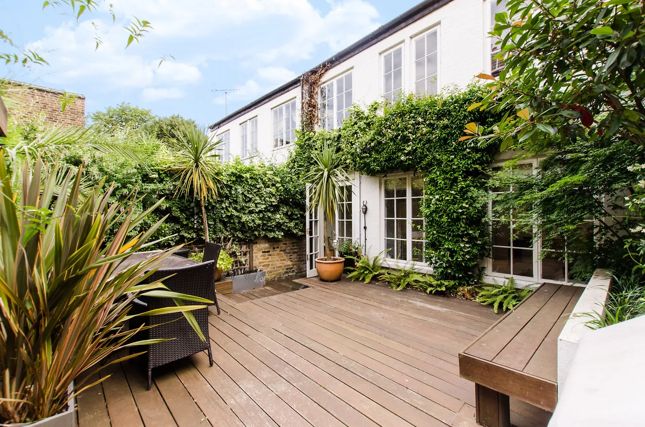 2 bed house for sale — 58a Ramsden Road, London