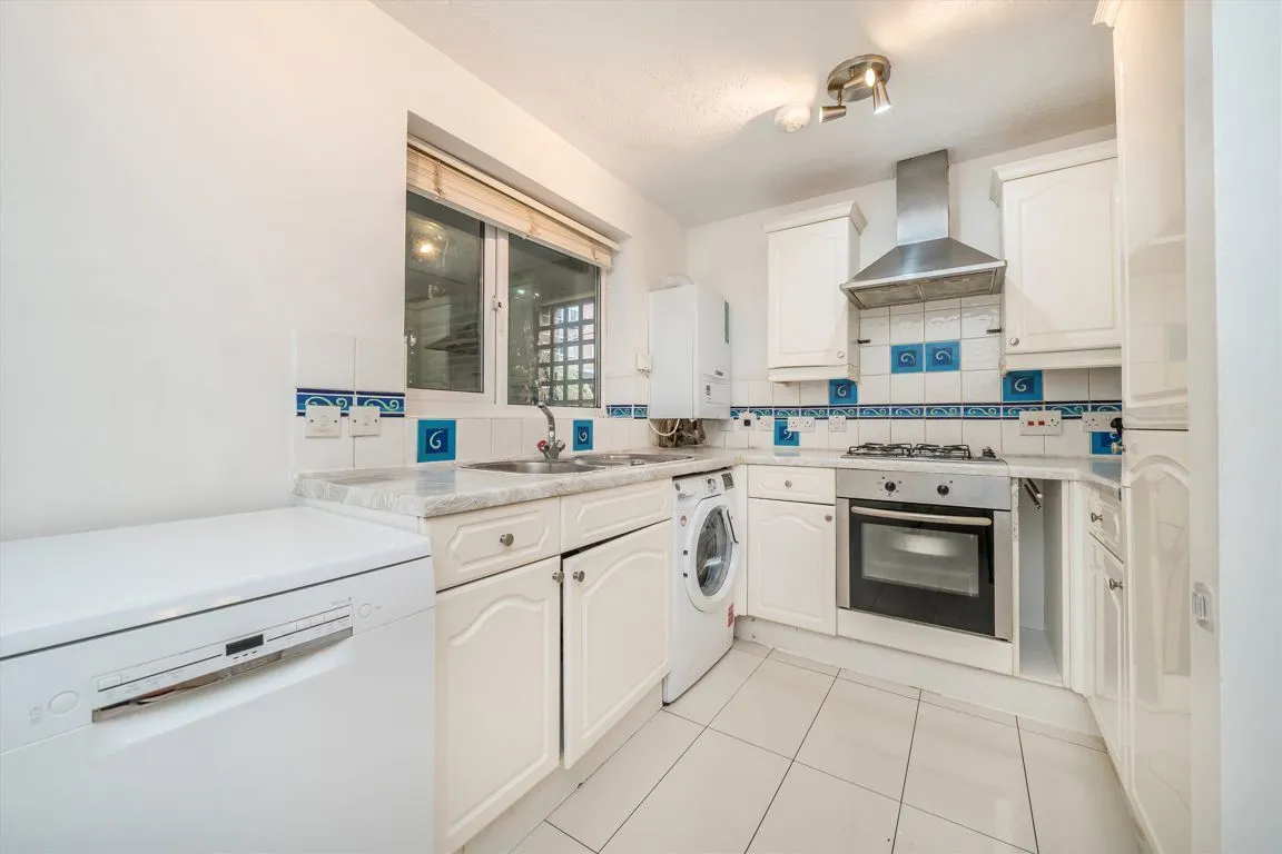 Abbeyfields Close, NW10, photo 2
