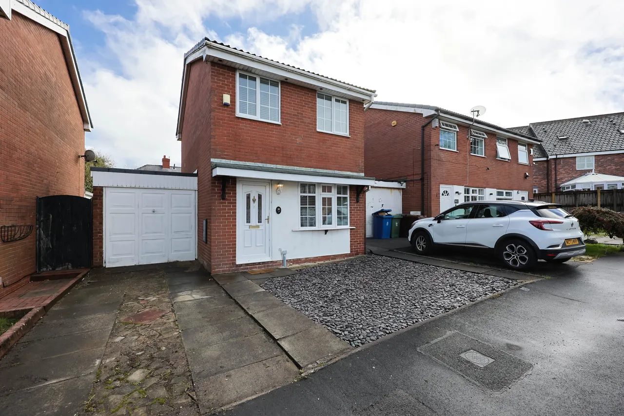 2 bed house for sale, James Place, Standish