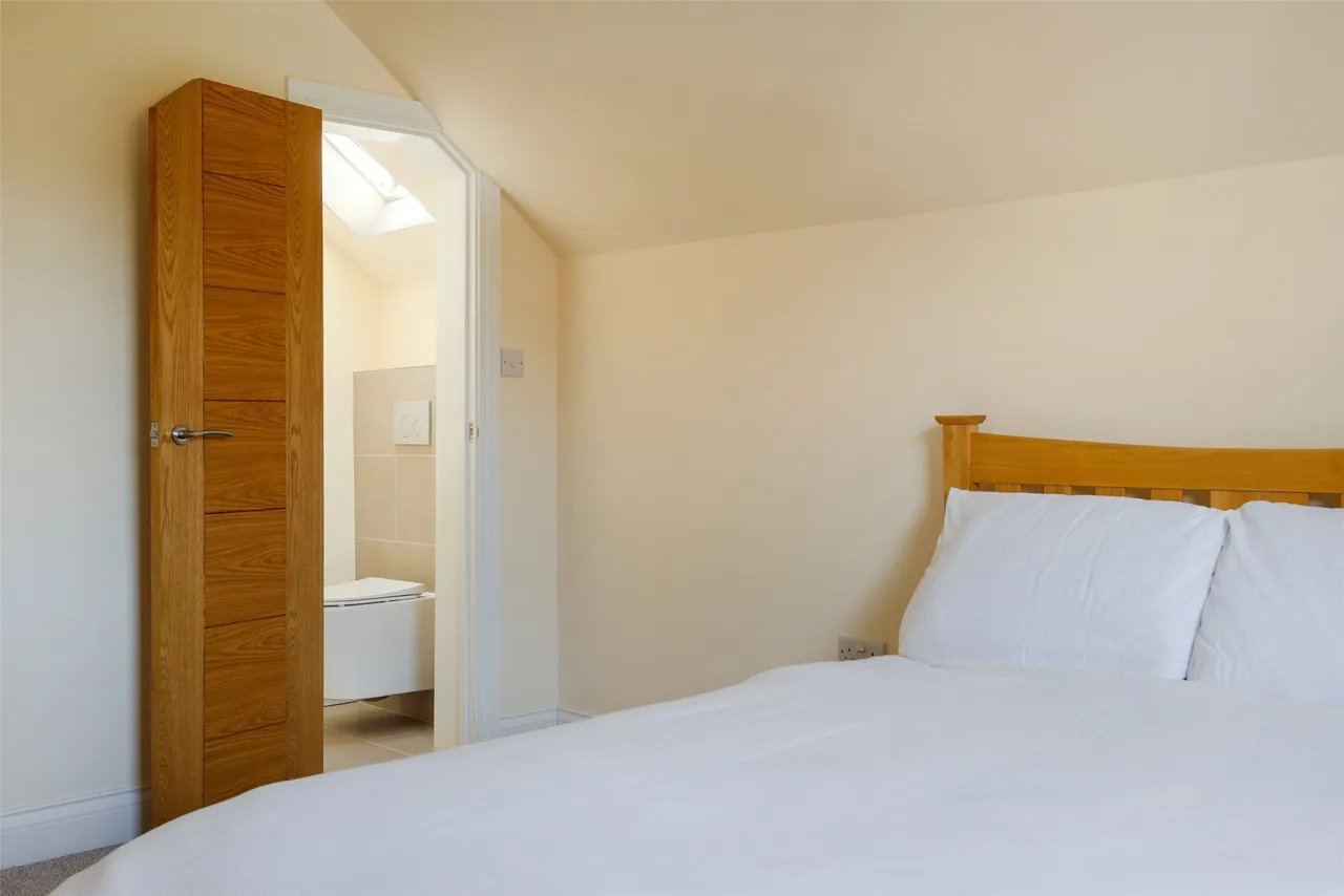 Nutley Lane, Reigate, RH2, photo 13