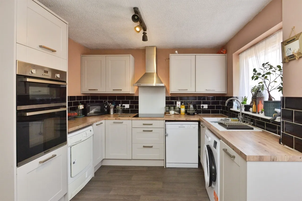 Redwood Gate, Shenley Lodge, Milton Keynes, photo 6