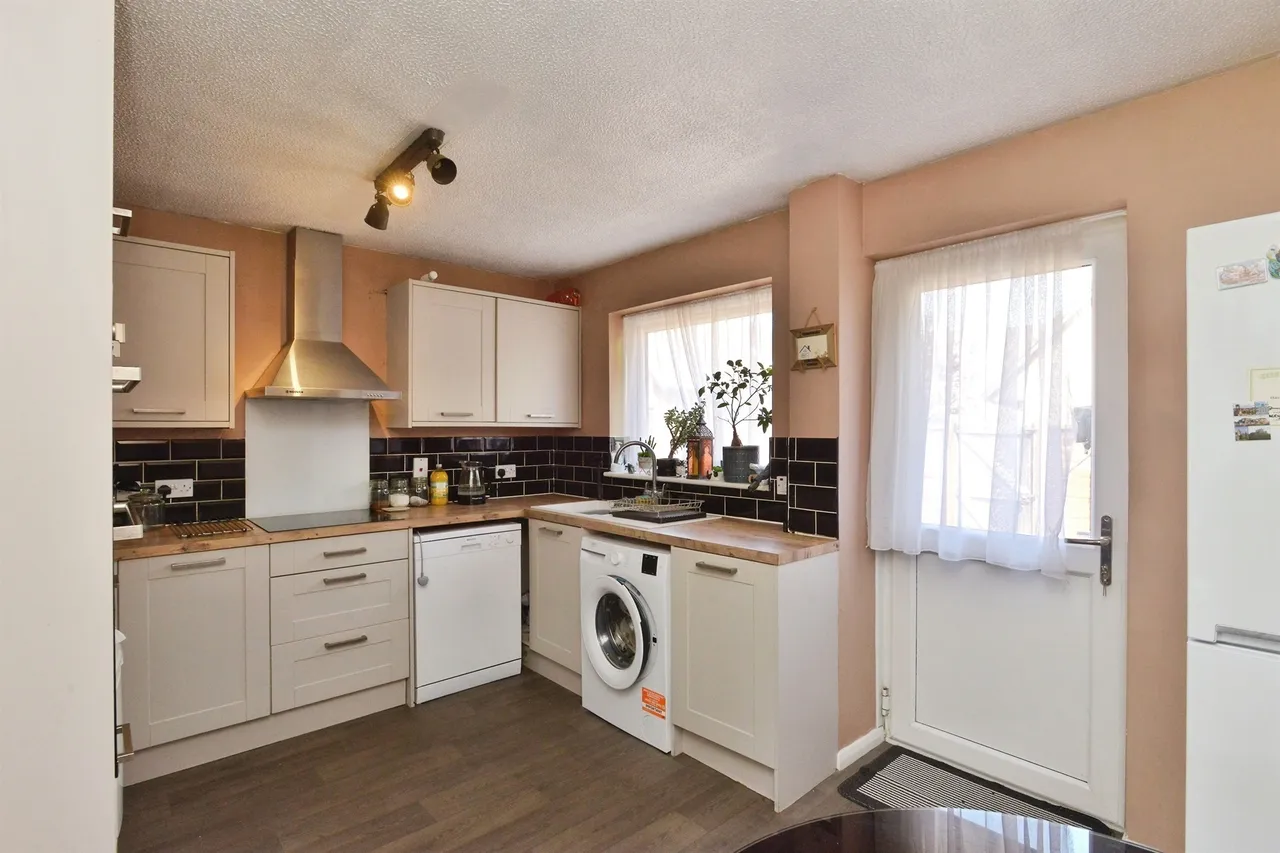 Redwood Gate, Shenley Lodge, Milton Keynes, photo 5