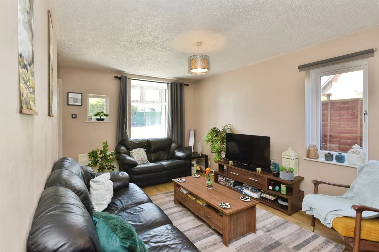Redwood Gate, Shenley Lodge, Milton Keynes, photo 3