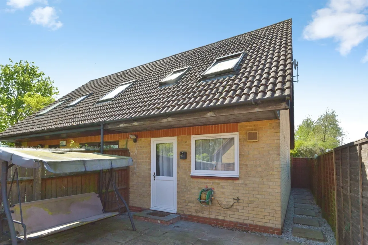 Redwood Gate, Shenley Lodge, Milton Keynes, photo 12