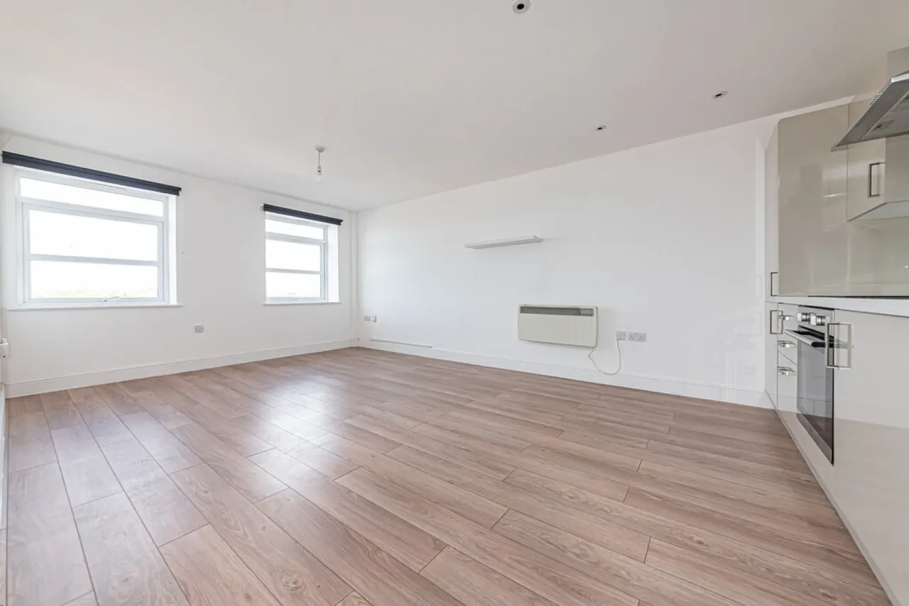 London Road, Blackwater, GU17, photo 10