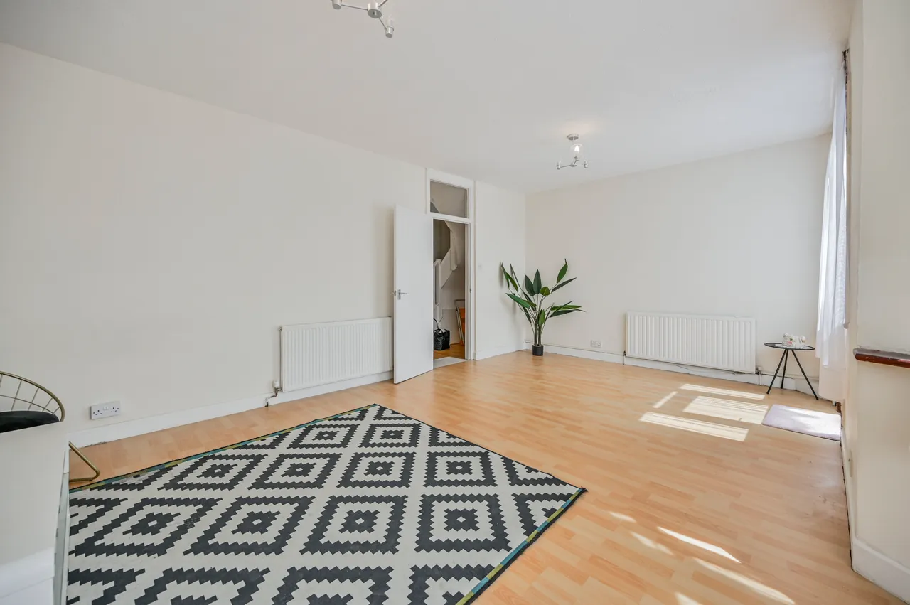 Flat 6, 2-10 Billet Road, London, photo 6