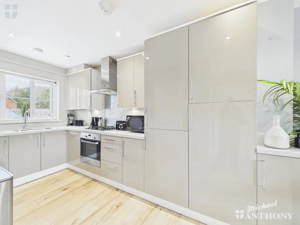 Honeysuckle Place, Weston Turville, HP22, photo 4