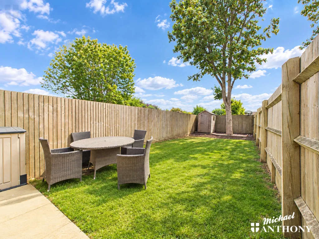 Honeysuckle Place, Weston Turville, HP22, photo 3