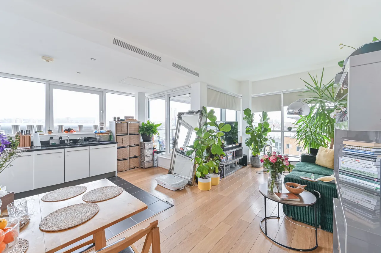 2 bed flat for sale, London, SE18