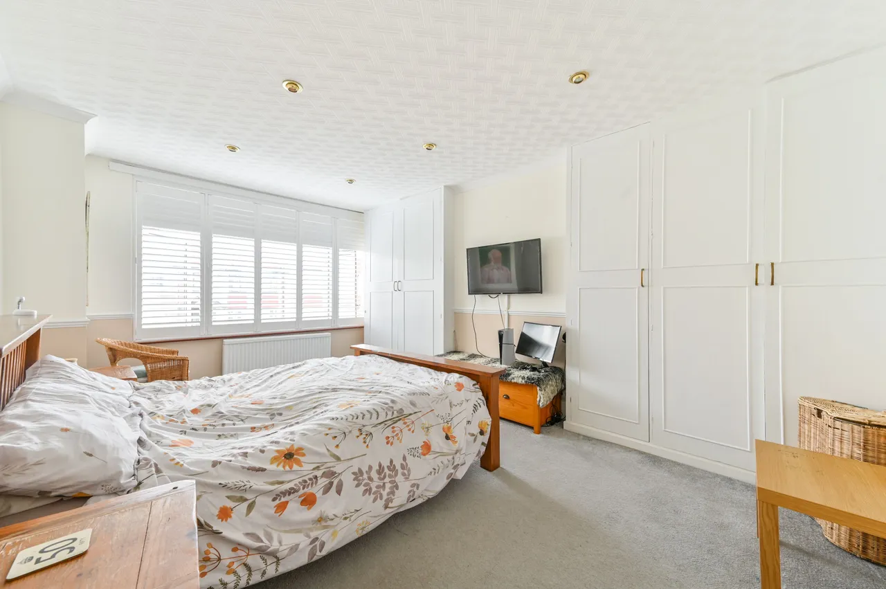 3 Queenscourt, Wembley, photo 4