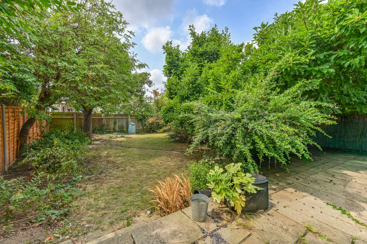 3 Queenscourt, Wembley, photo 5