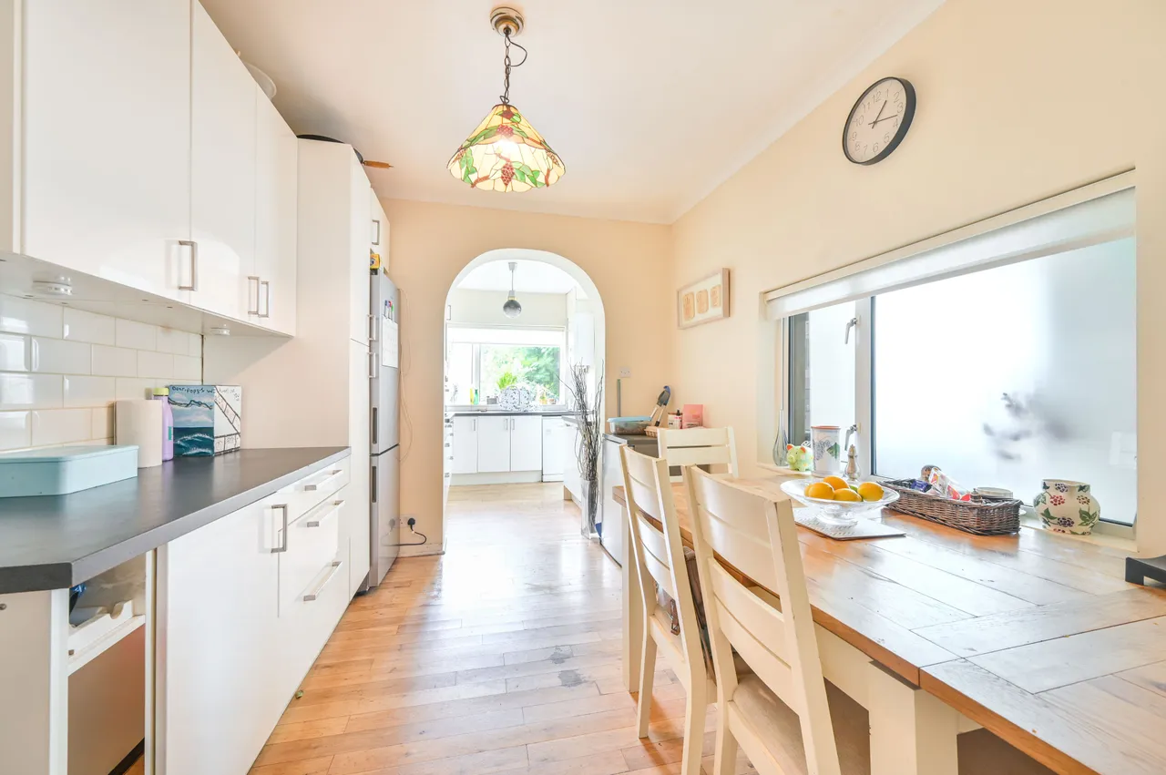 3 Queenscourt, Wembley, photo 10