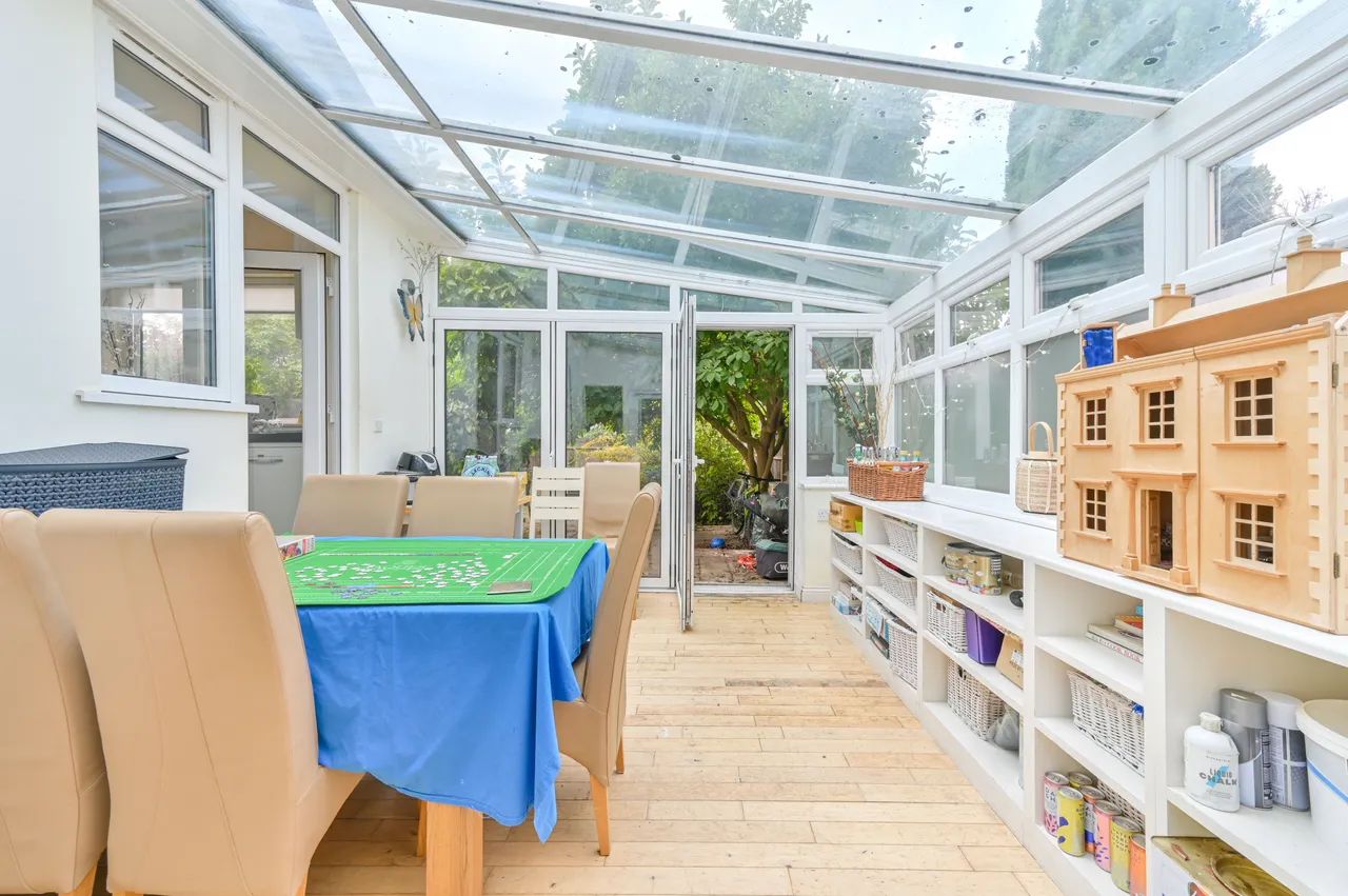 3 Queenscourt, Wembley, photo 11