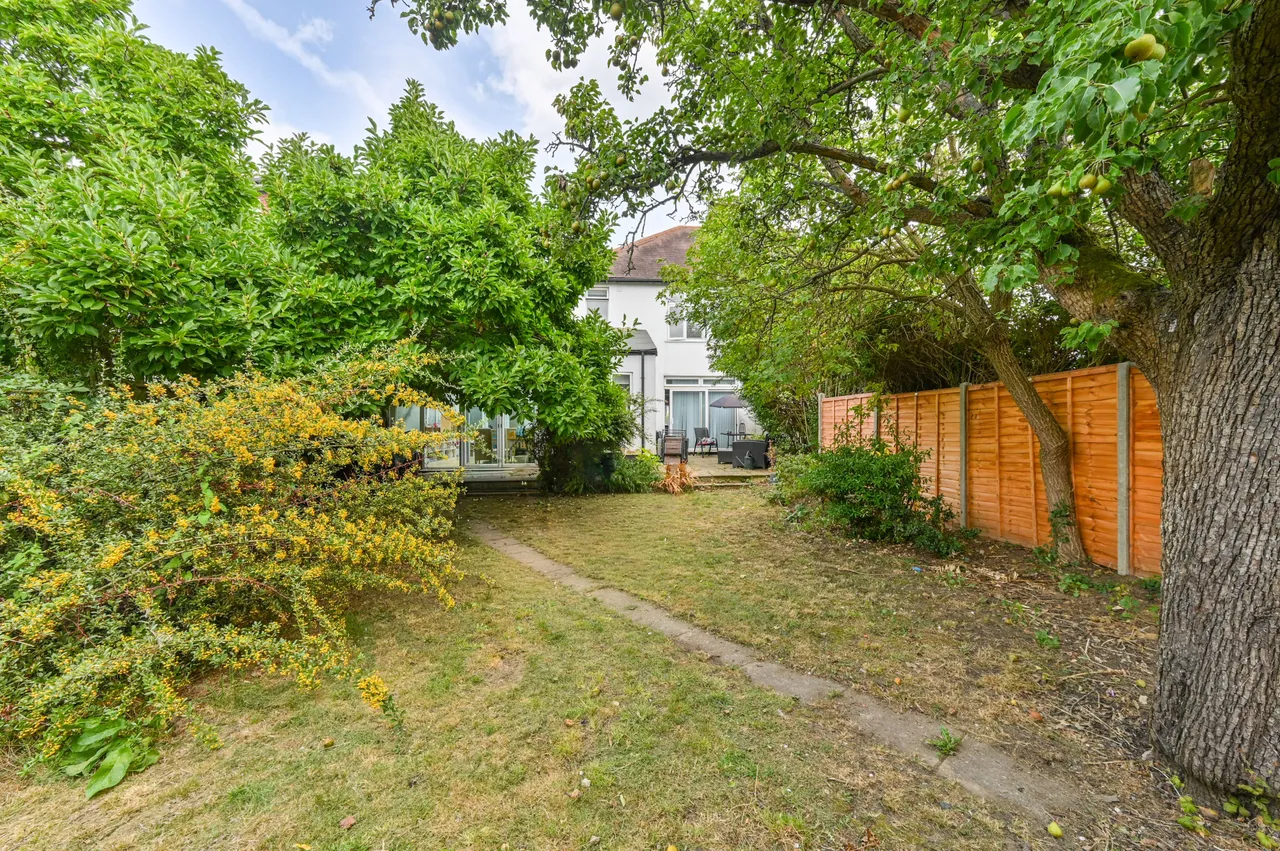 3 Queenscourt, Wembley, photo 12