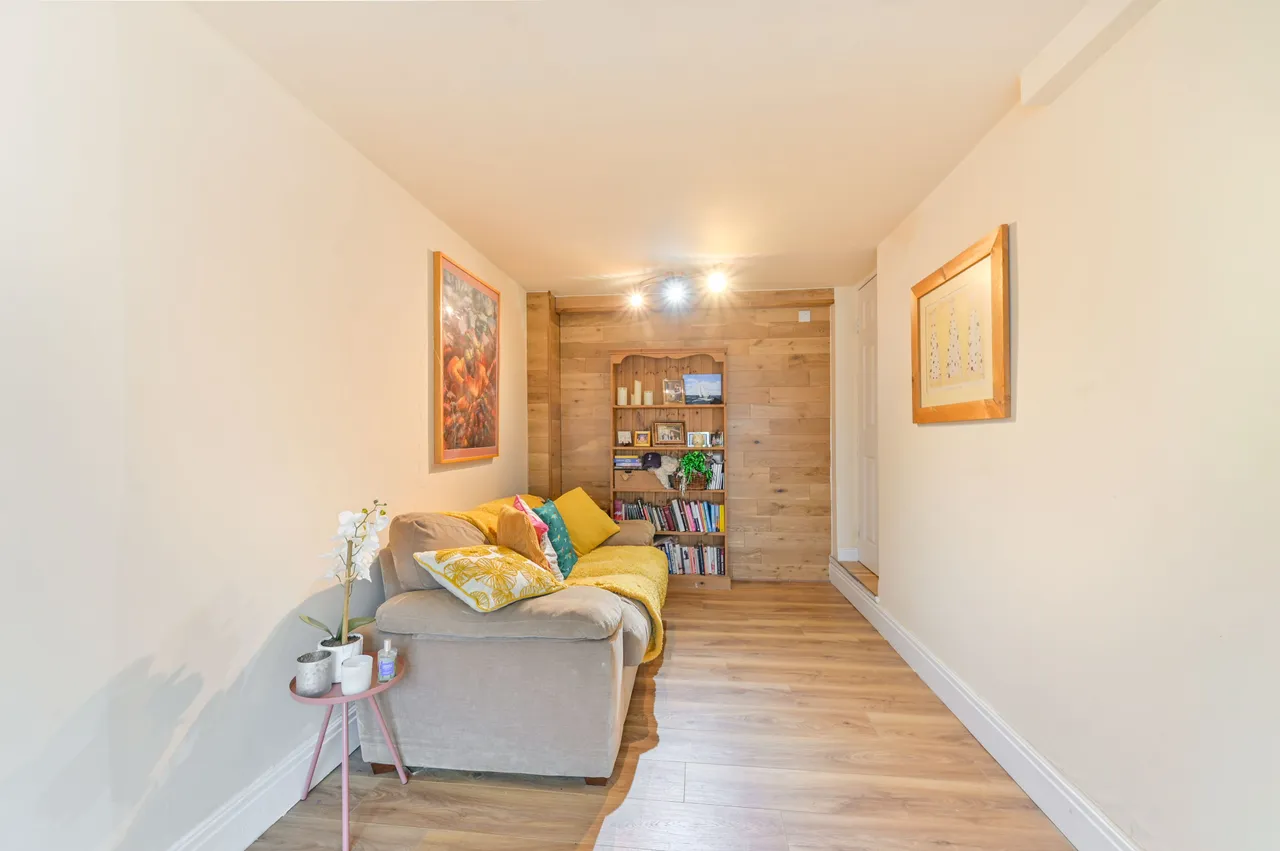 3 Queenscourt, Wembley, photo 9