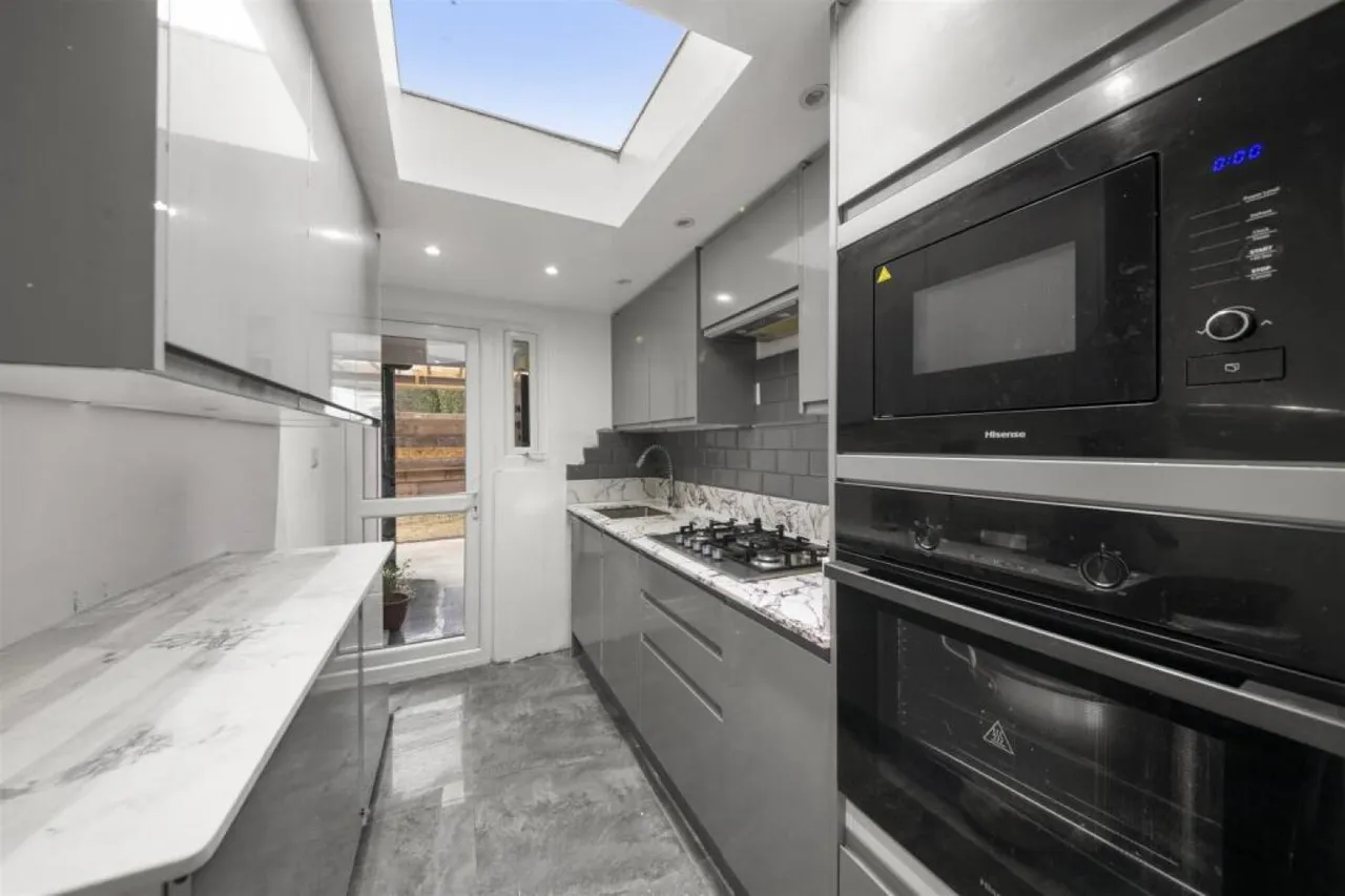 2 bed flat for sale, Tudor Road, Hayes, UB3