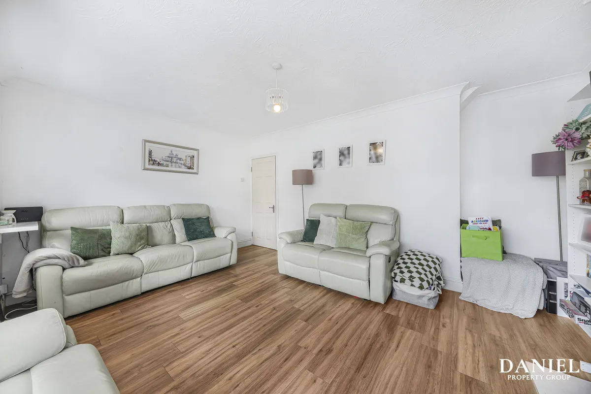 Victoria Close, Laindon, SS15, photo 6