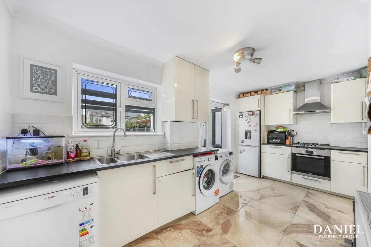 Victoria Close, Laindon, SS15, photo 3