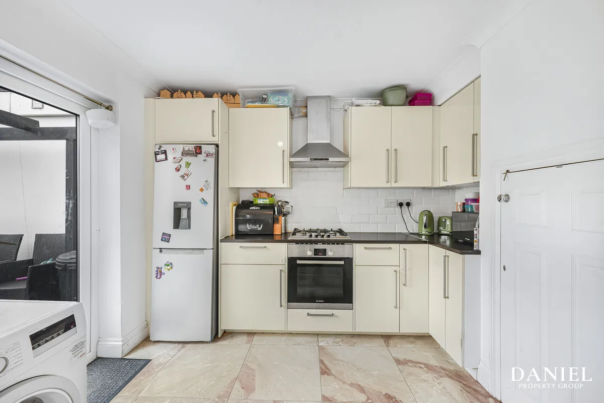 Victoria Close, Laindon, SS15, photo 8