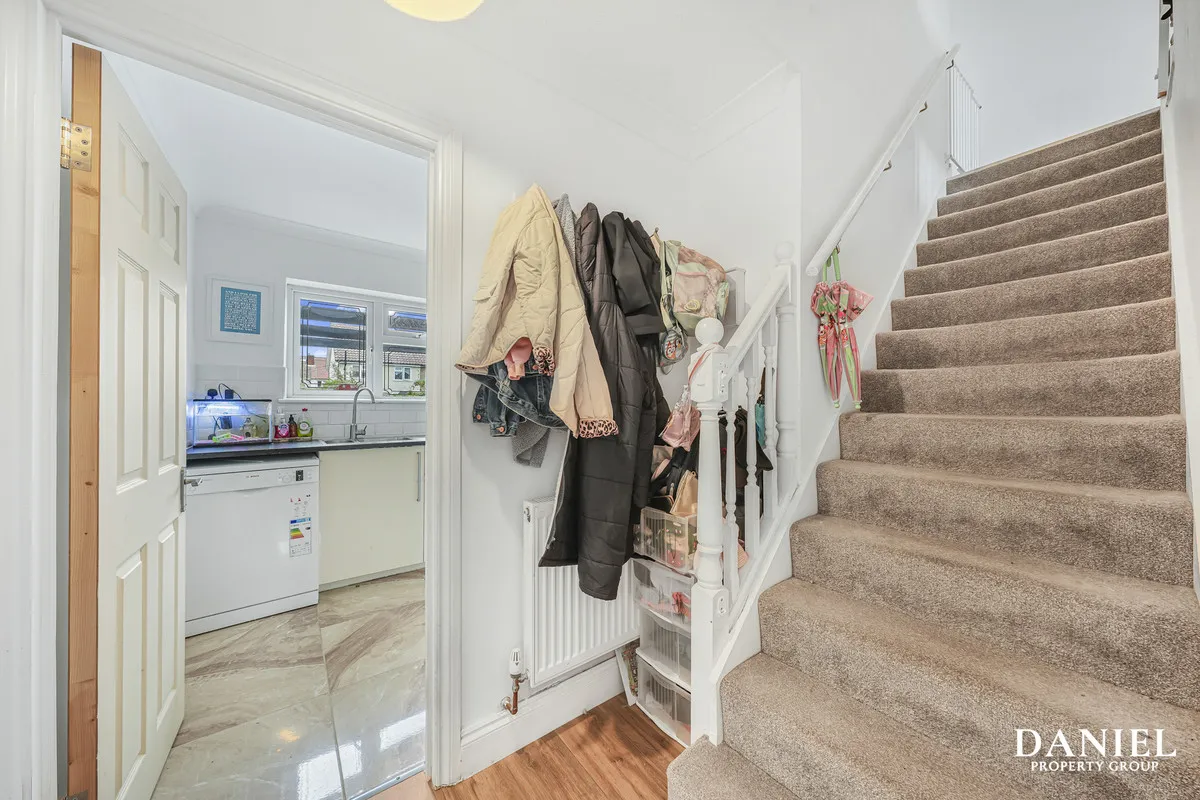 Victoria Close, Laindon, SS15, photo 14