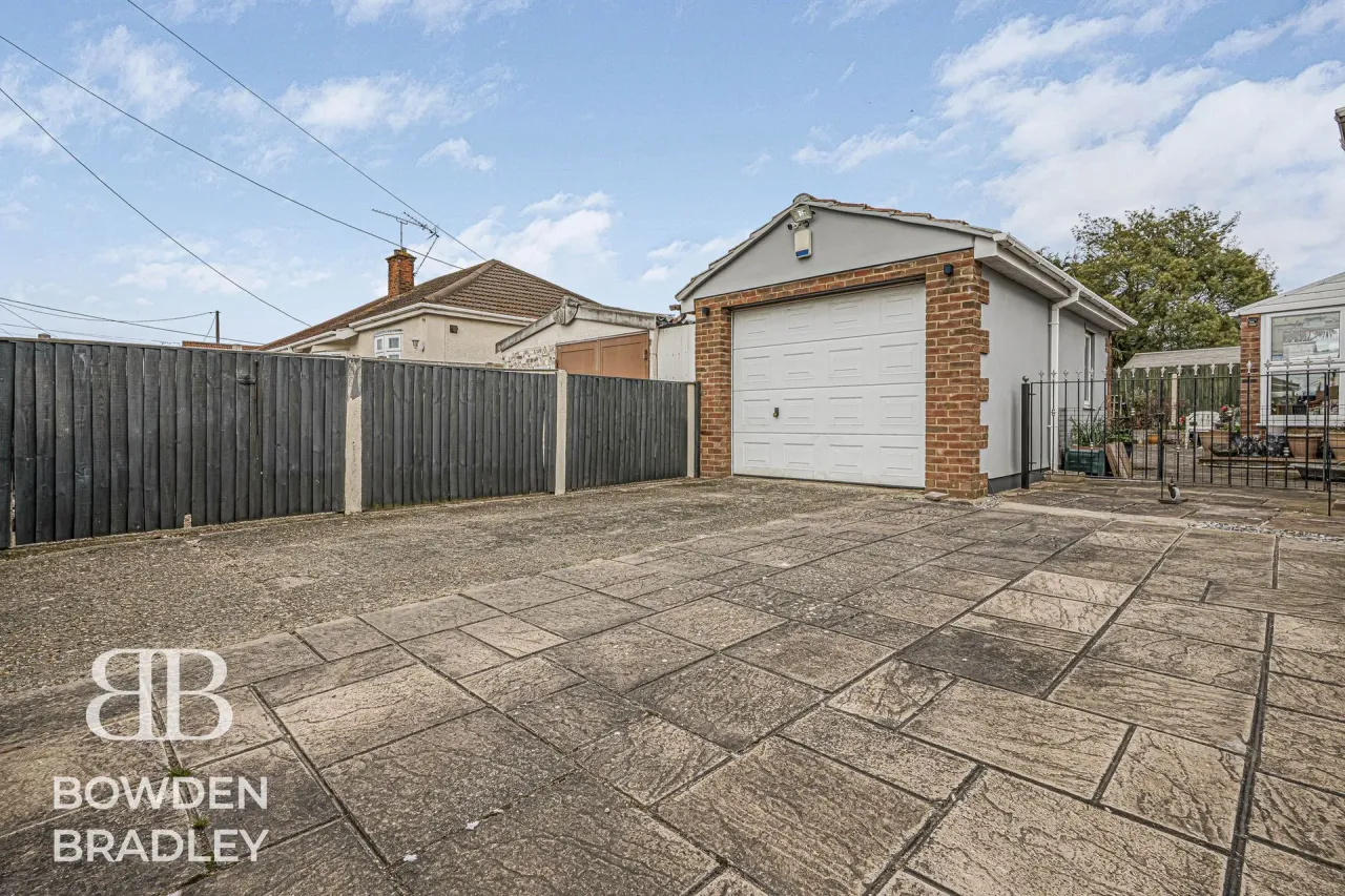 Central Avenue, Corringham, SS17, photo 11