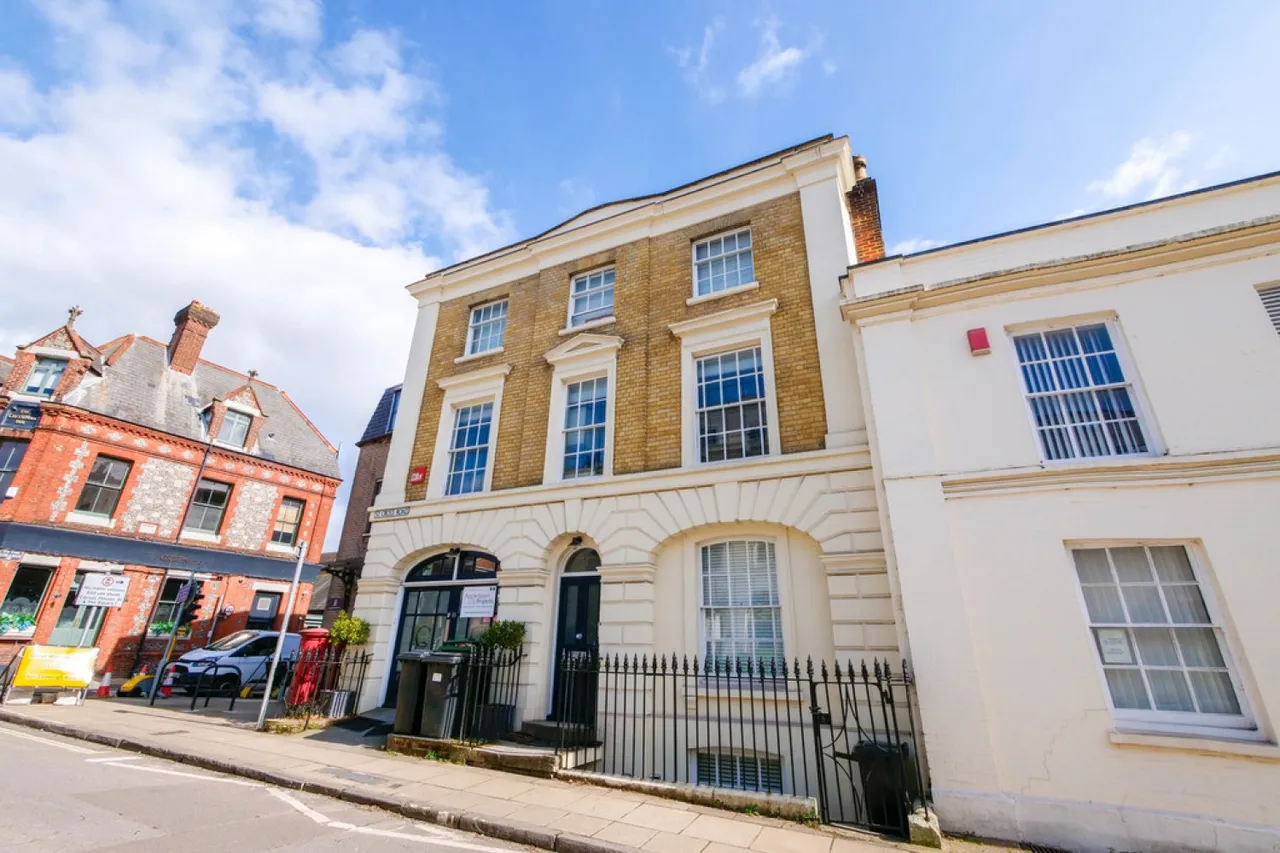 2 bed flat to rent, St Cross Road, Winchester, SO23
