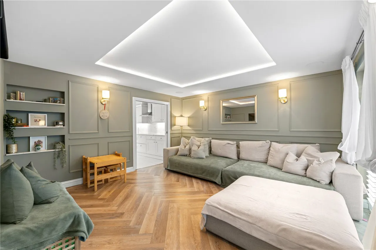 Catherine Drive, Sunbury On Thames, TW16 7TF, photo 4