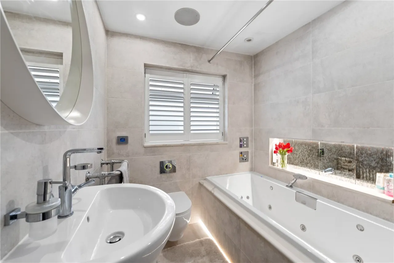 Catherine Drive, Sunbury On Thames, TW16 7TF, photo 10