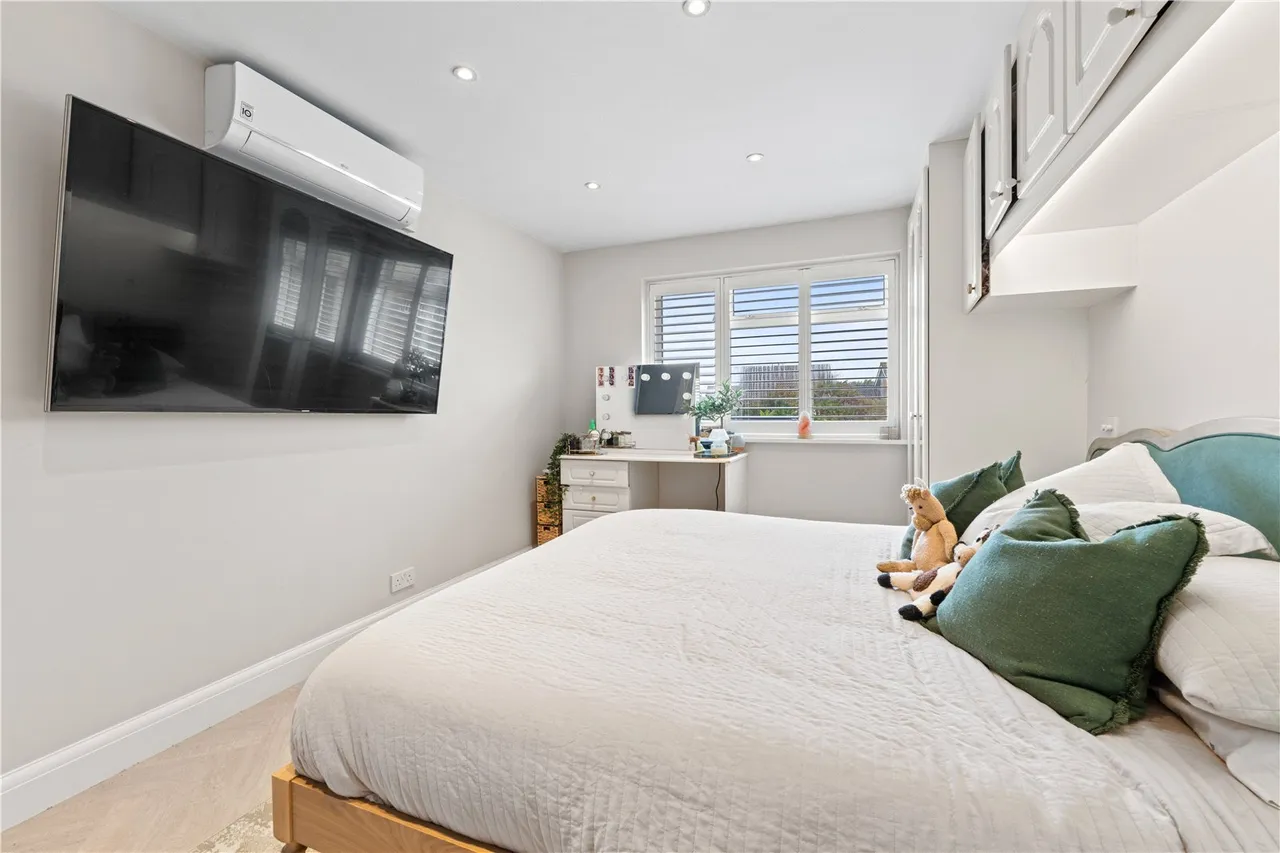 Catherine Drive, Sunbury On Thames, TW16 7TF, photo 8