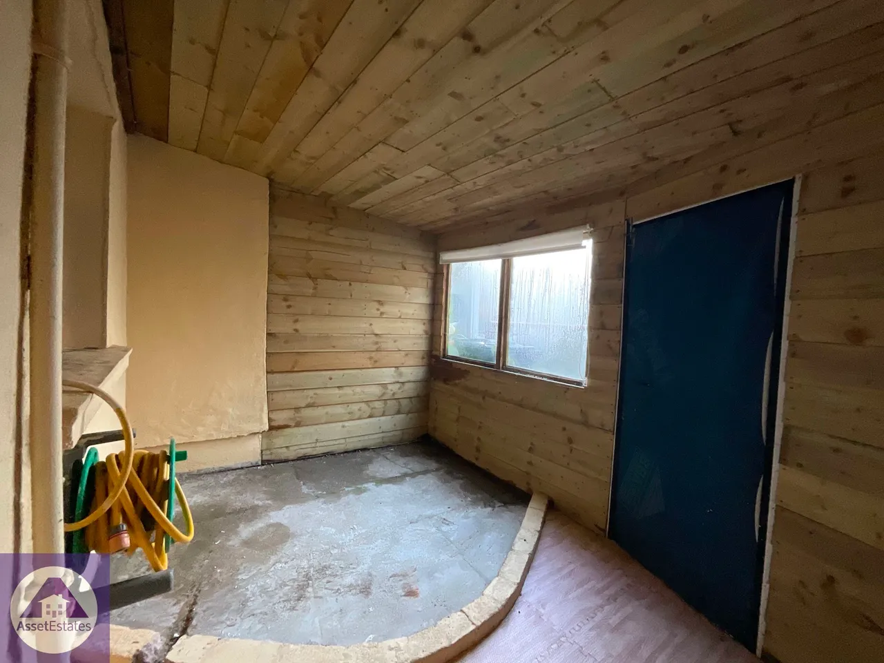 Rhiw Parc Road, Abertillery, photo 11