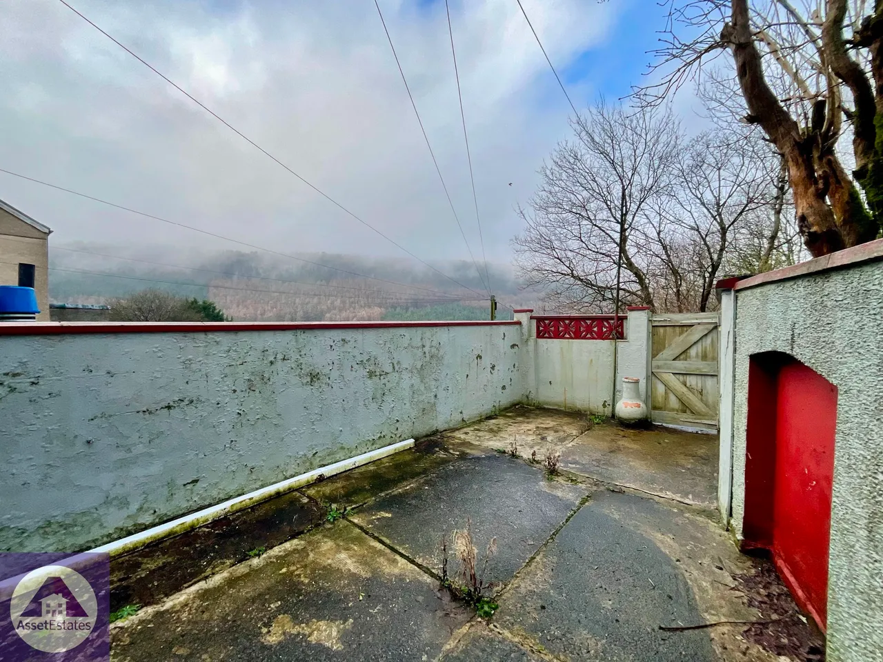 Rhiw Parc Road, Abertillery, photo 12