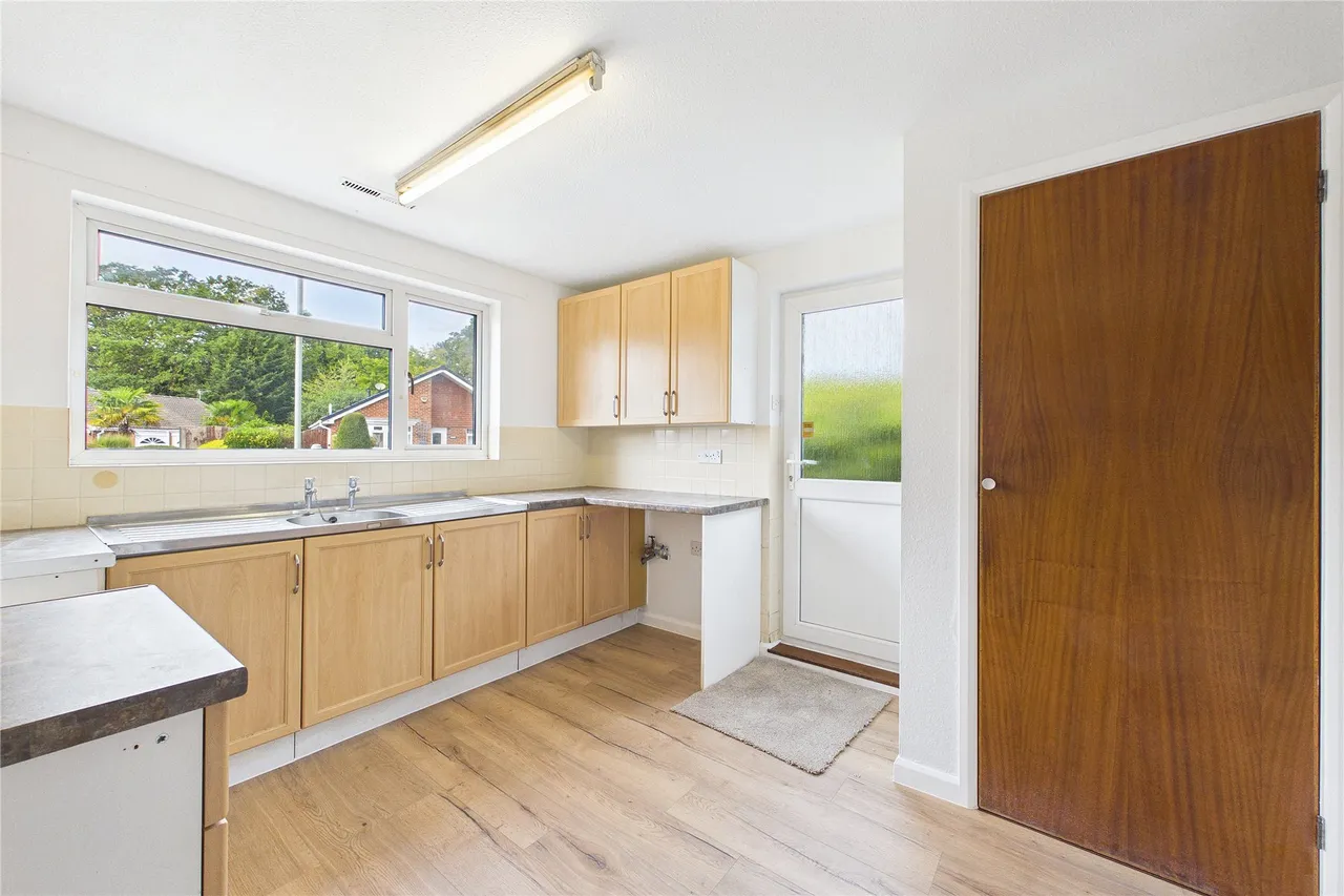 Claydon Road, Horsell, GU21, photo 4