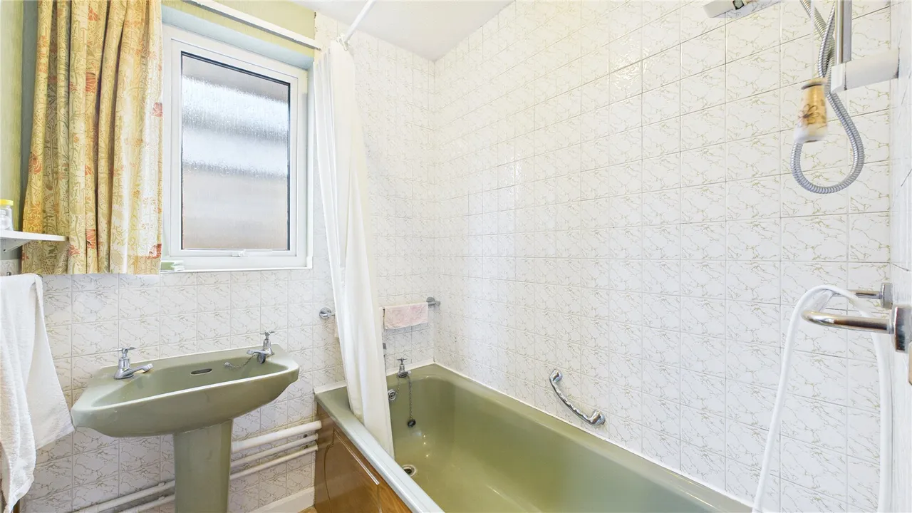 Claydon Road, Horsell, GU21, photo 10