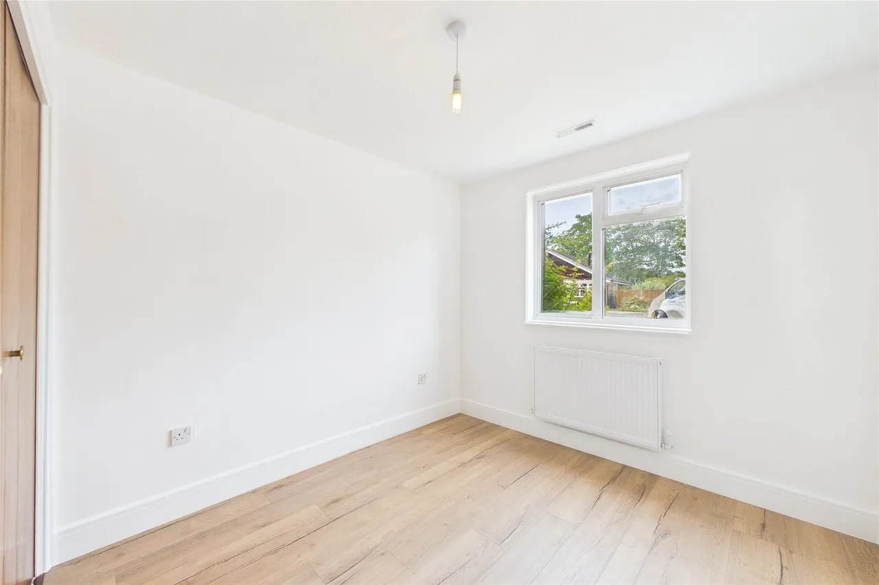 Claydon Road, Horsell, GU21, photo 8