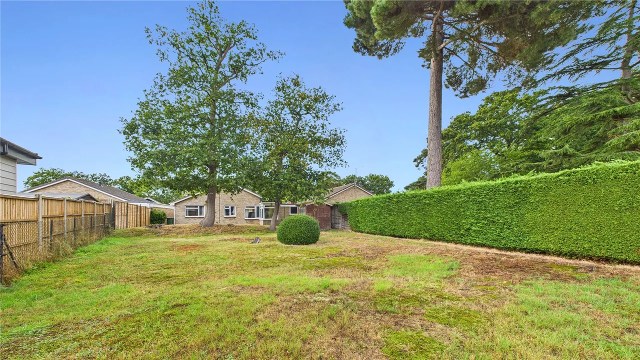 Claydon Road, Horsell, GU21, photo 2