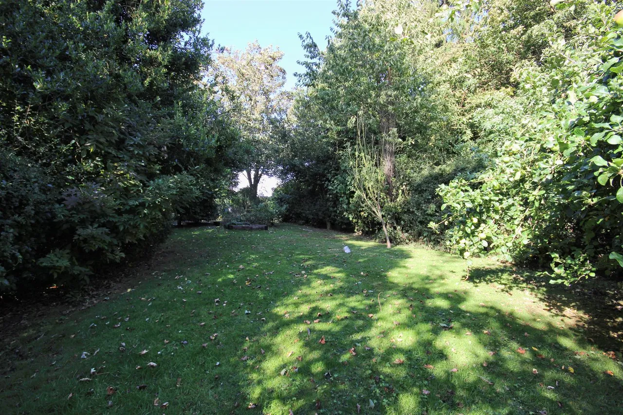 Main Street, Etton, photo 16