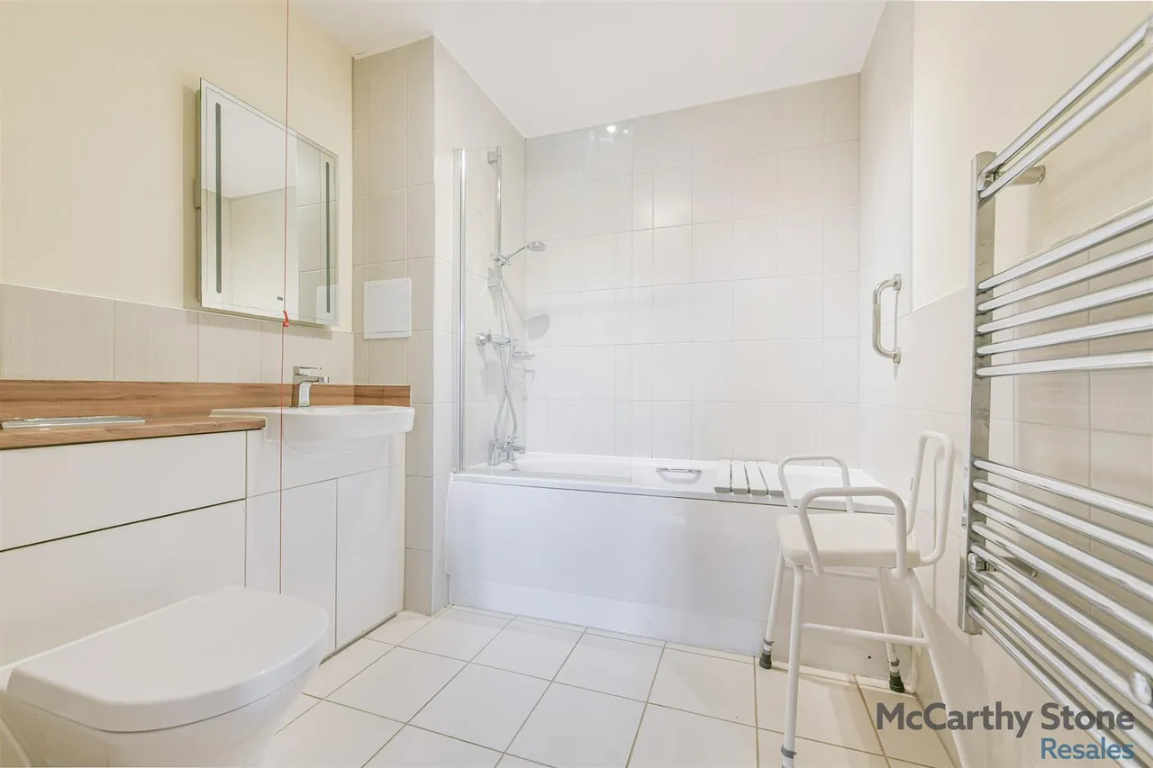 Hart Close, Wilton, SP2, photo 9