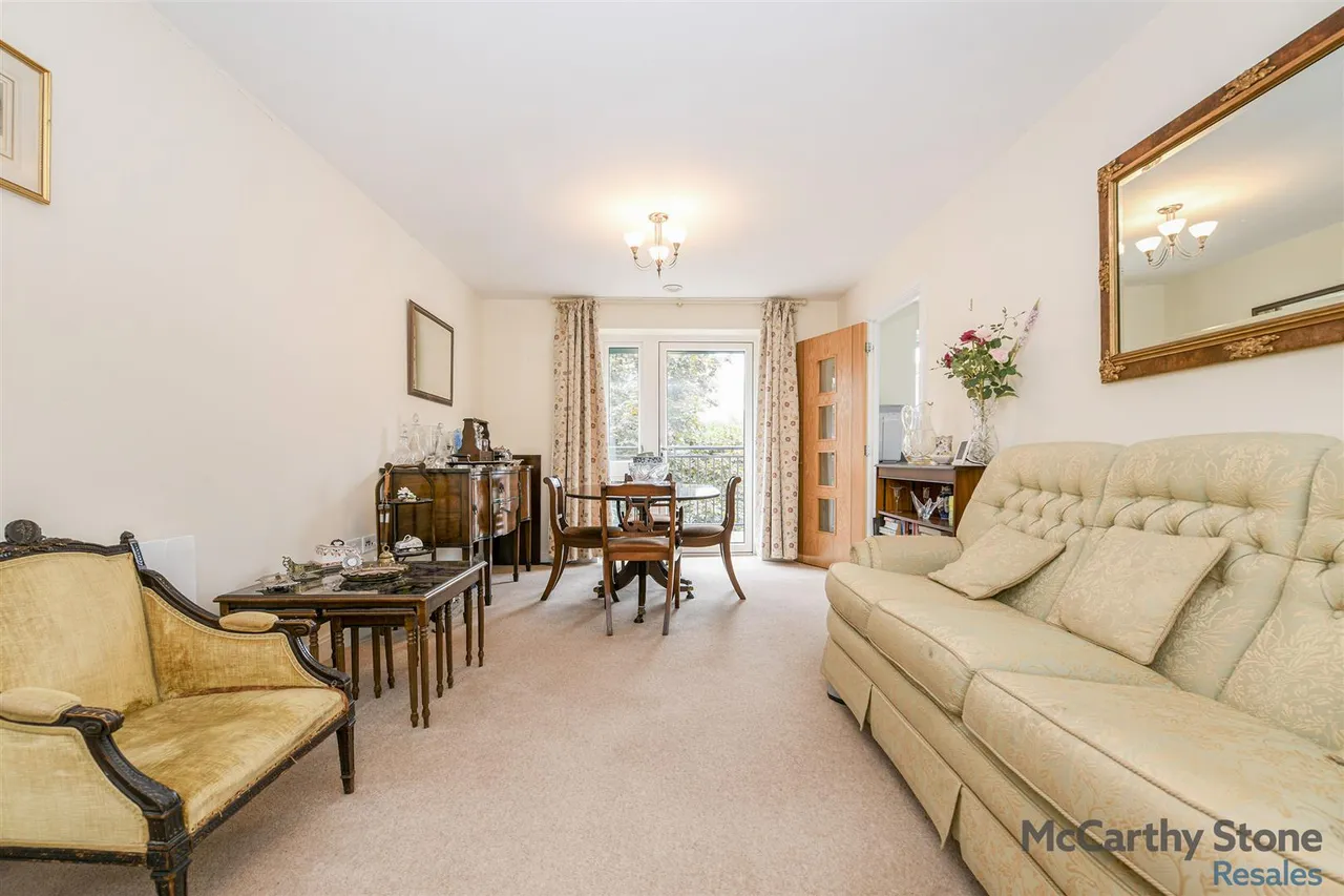 Hart Close, Wilton, SP2, photo 2