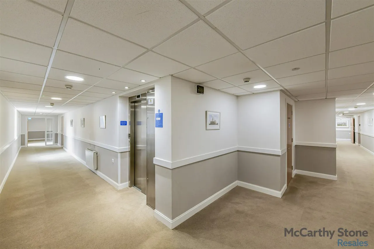 Hart Close, Wilton, SP2, photo 15
