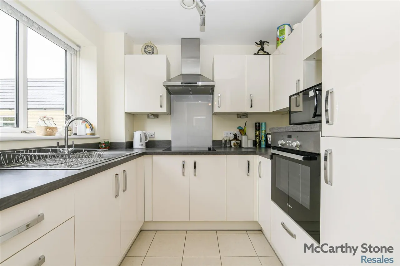 Hart Close, Wilton, SP2, photo 12